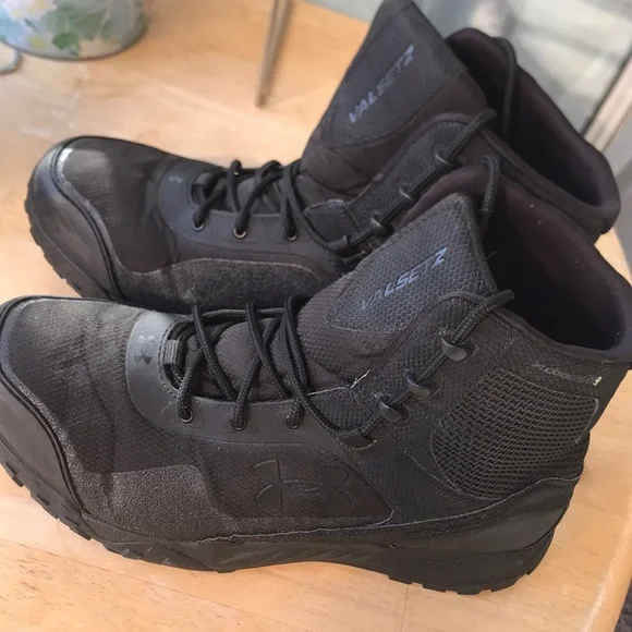 Under armor boots, barely worn Male Under Armour Under Armour UA3028318 Micro G Stellar  main image 2